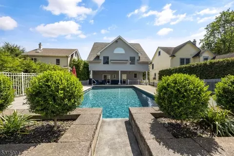 26 1st Ave, Hawthorne, NJ 07506