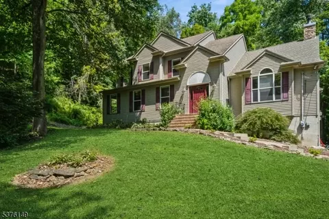 11 Dogwood Ter, Belvidere, NJ 07823
