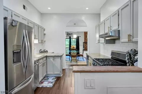 88 Overlook Dr, Hackettstown, NJ 07840