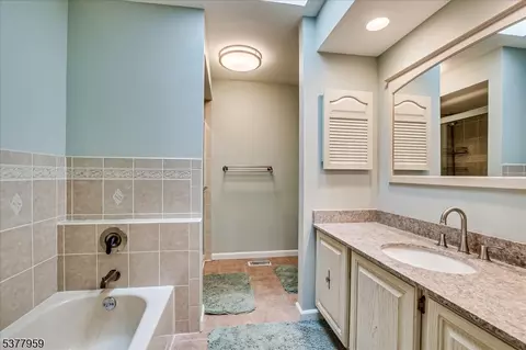 3601 Spring Brook Dr, Edison, NJ 08820 photo 32