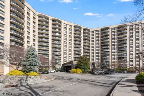 2 Claridge Dr #1NE, Verona, NJ 07044