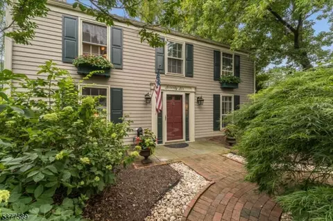76 Center St, Clinton, NJ 08809