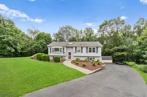 540 Grandview Dr, Highland Lakes, NJ 07422