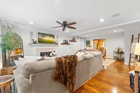 12 Crestwood Dr, Randolph, NJ 07869