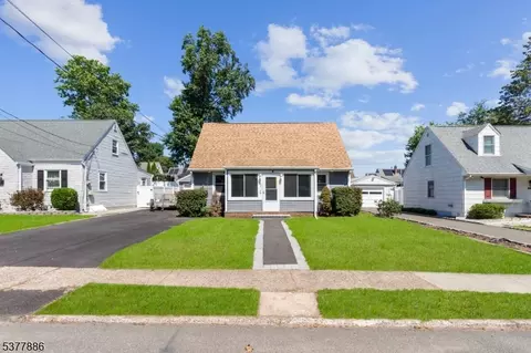 221 Washington Ave, Elmwood Park, NJ 07407