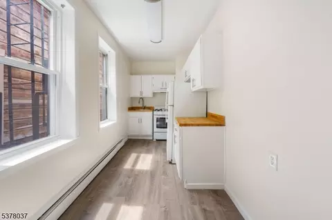 32 W 10th St, Bayonne, NJ 07002