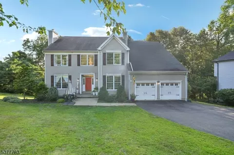 14 Almadera Dr, Wayne, NJ 07470