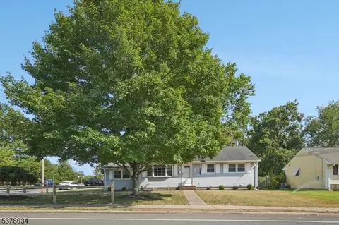 613 Warfield Rd, North Plainfield, NJ 07063