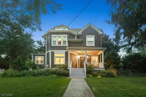 385 Meadowbrook Ln, South Orange Village, NJ 07079