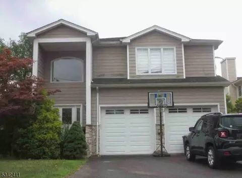 15 Laurel Ave, Dumont, NJ 07628