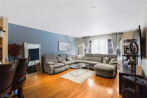 533 Livingston St #2, Elizabeth City, NJ 07206