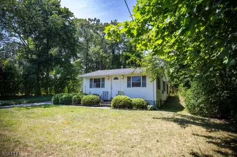 28 Virginia Ave, Lake Hopatcong, NJ 07849