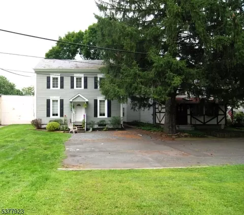 25 Front St, Frenchtown, NJ 08825