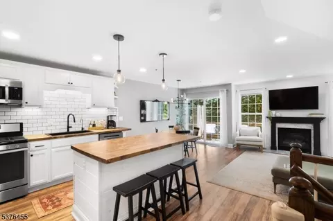 1023 Wendover Ct, Randolph, NJ 07869