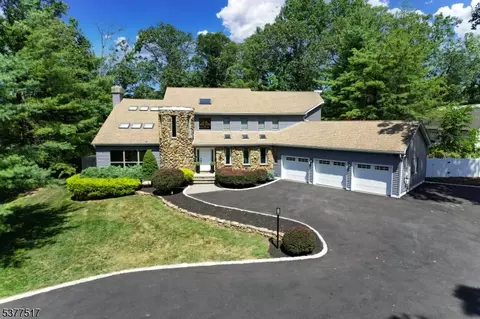89 Rock Rd W, Green Brook, NJ 08812