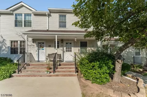 902 Wetherburn Ct, Flemington, NJ 08822