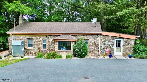 525 Glen Rd, Sparta, NJ 07871