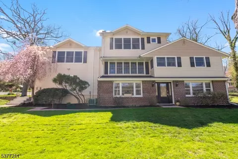 22 Lakeview Ter, Watchung, NJ 07069