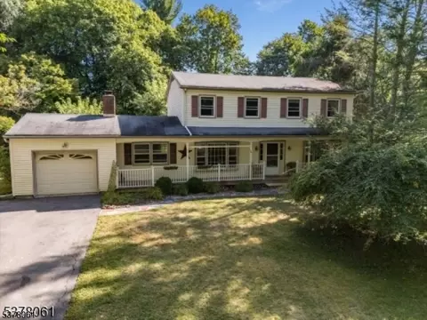 24 Crestmore St, Califon, NJ 07830