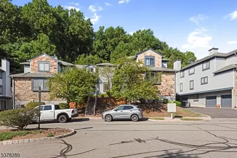 73 Overlook Dr, Hackettstown, NJ 07840
