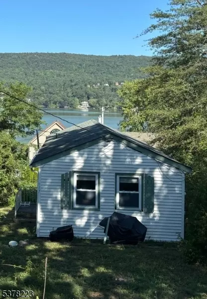 117 Lake Park Ter, Hewitt, NJ 07421