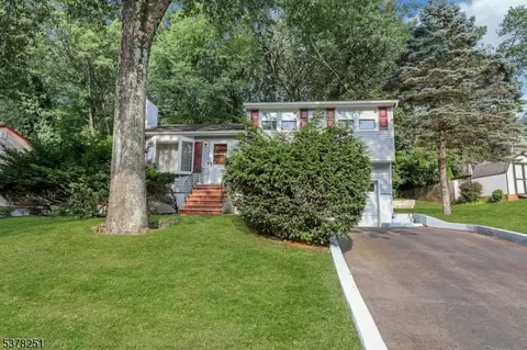 97 Knolls Rd, Bloomingdale, NJ 07403