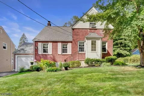34 Mount Pleasant Pkwy, Livingston, NJ 07039
