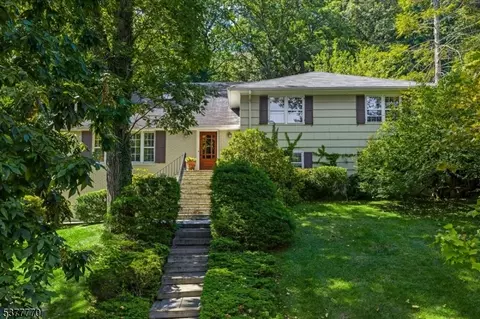 1153 Ridge Dr, Mountainside, NJ 07092
