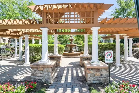 370 Victoria Dr, Bridgewater, NJ 08807