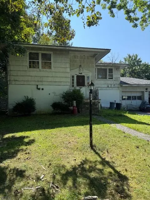 62 Barry Dr, Highland Lakes, NJ 07422