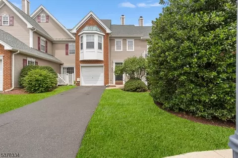 303 Bollen Ct, Pennington, NJ 08534