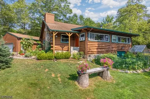 14 Oradell Rd, Hewitt, NJ 07421