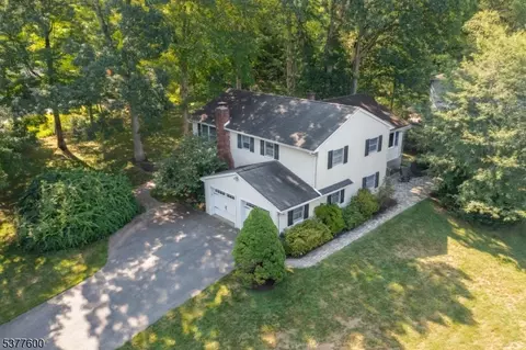 106 Knollwood Dr, New Providence, NJ 07974