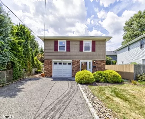 105 Centerton Dr, Parsippany, NJ 07054