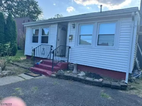 21 Nokomis Ave, Lake Hiawatha, NJ 07034