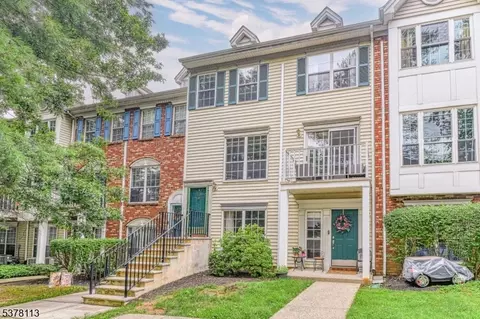 136 Sapphire Ln, Franklin Park, NJ 08823