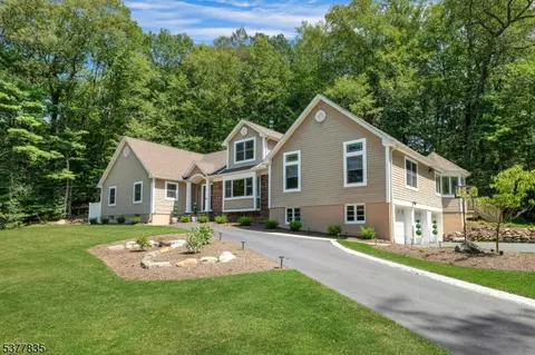 438 Pepperidge Tree Ln, Kinnelon, NJ 07405
