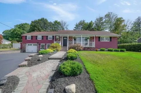 201 Stiles Ct, Pompton Lakes, NJ 07442