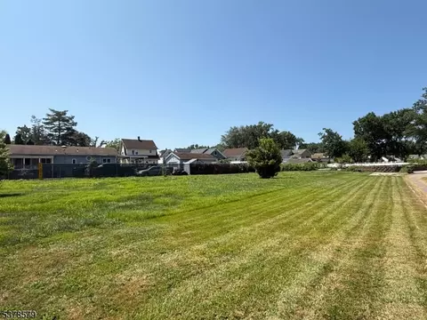26 Christina St, Little Ferry Boro, NJ 07643