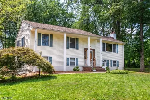 28 Cross Rd, Morris Plains, NJ 07950