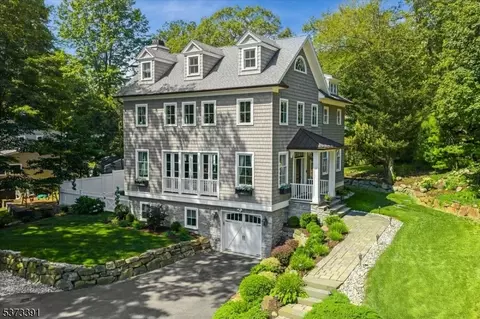 7 W Crest Trl, Kinnelon Boro, NJ 07405