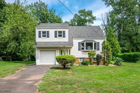104 Graybar Dr, North Plainfield, NJ 07062