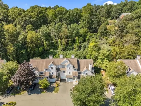 19 Rainier Ct, Hackettstown, NJ 07840
