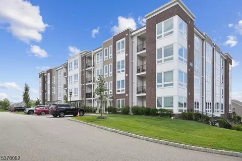 1 Hadley Dr #308, Florham Park, NJ 07932