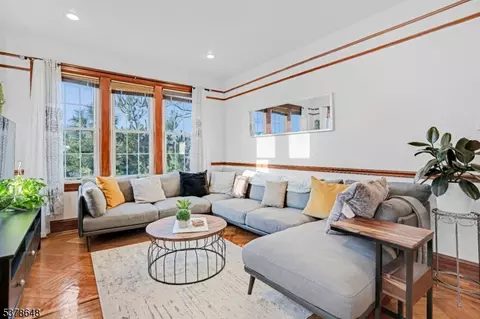 16 Stegman Ter, Jersey City, NJ 07305