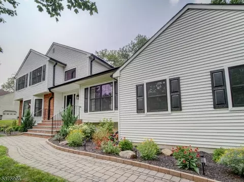 19 Georgian Rd, Randolph, NJ 07869