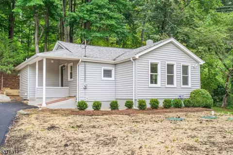 1 Sisco Ln, Oak Ridge, NJ 07438