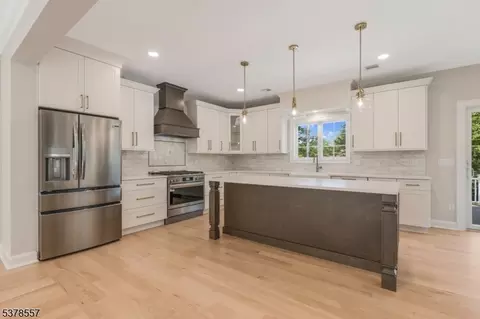 3 Blackthorne Rd, Warren, NJ 07059