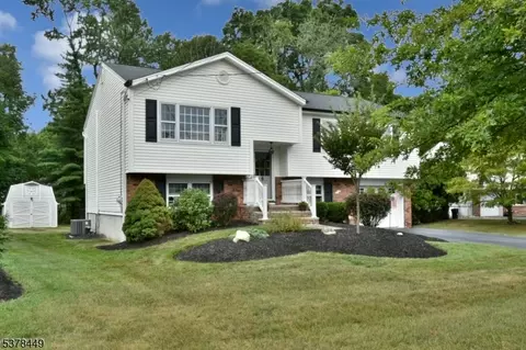 5 Richard Ct, Butler, NJ 07405