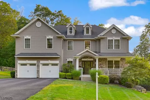 12 Hunter Dr, Budd Lake, NJ 07828